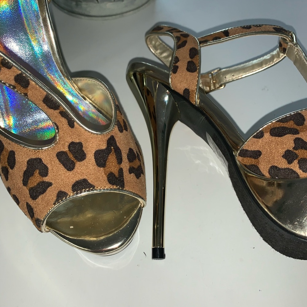 Leopard T-Strap Platform Heels - Picture 5 of 5